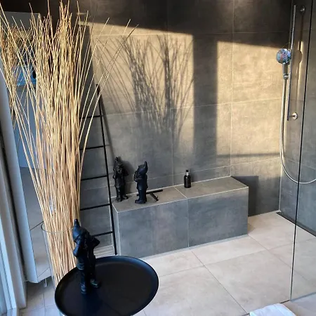 Modernes Penthouse-loft Mit Konuskarte Fuer Kostenfreien Oepnv *